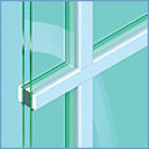 Příčky lepené na skle